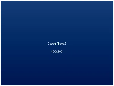 博万体育前教练展示冠军奖杯照片